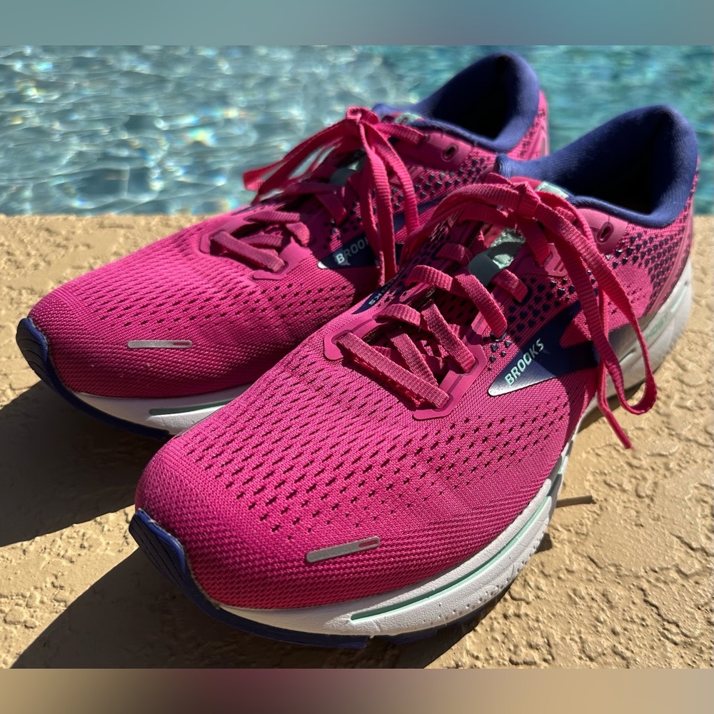 Brooks Ghost 14 Pink Fuchsia Yucca Navy Running Shoes Women’s Size 11.5 CLEAN